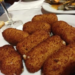Pulpería Compostela - Croquetas, de pollo y jamón en la misma masa, de sobresaliente.