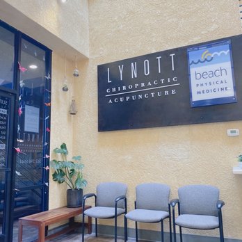 Lynott Chiropractic & Acupuncture - Waiting room - Chiropractors Near Me - Long Beach, California Lynott Chiropractic & Acupuncture - Waiting room - Chiropractors Near Me - Long Beach, California
