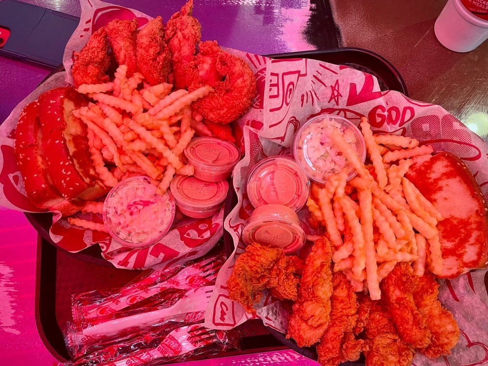 RAISING CANE’S Updated September 2024 111 Photos & 53 Reviews 2 N Michigan Ave, Chicago