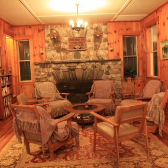 Echo Lake Lodge & Cottages - living room - Vacation Rentals Near Me - Fayette, Maine Echo Lake Lodge & Cottages - living room - Vacation Rentals Near Me - Fayette, Maine