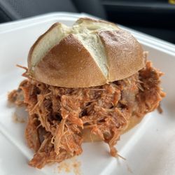 Smokin' Bowls - Pulled Pork Sandwich