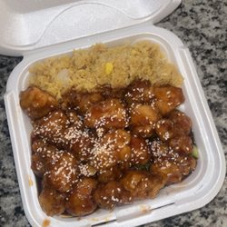 J's Chinese Restaurant - Sesame chicken combo