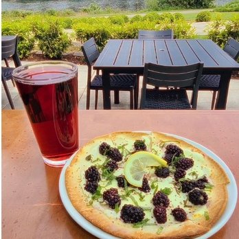 Territory - Tried the flatbread and cider that was on special - New American Near Me - Independence, Oregon