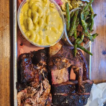 Hurtado Barbecue - Jefe Platter - Barbeque Near Me - Arlington, Texas