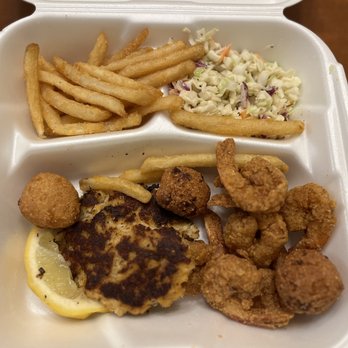The Sea Shack - Crab cake and Shrimp Platter Combo - Seafood Near Me - Hilton Head Island, South Carolina