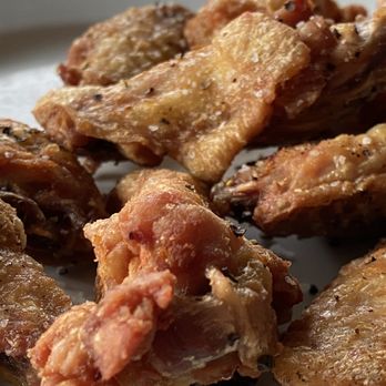 The Bend Lounge - a plate of fried chicken wings - Lounges Near Me - Edmonton, Alberta The Bend Lounge - a plate of fried chicken wings - Lounges Near Me - Edmonton, Alberta