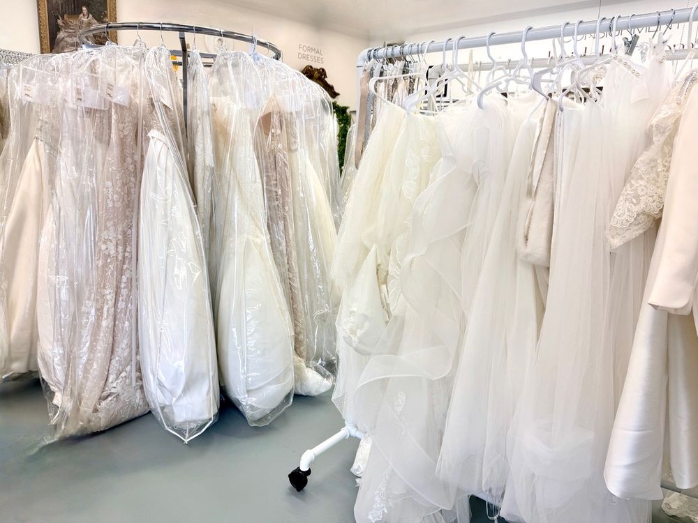 Consignment Bridal & Prom Logo