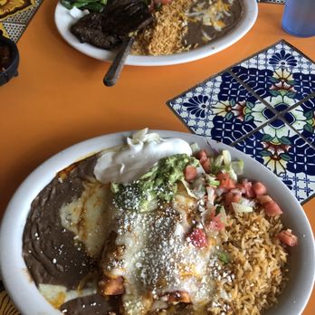 El Potro Mexican Grill - Some kind of steak dish (in the background) and not sure what is in the front (my boyfriends dish) - Mexican Near Me - Somerville, Massachusetts