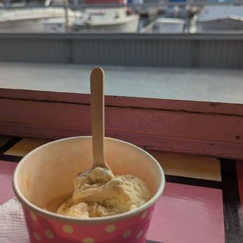 International Ice Cream - Pecan praline was very good. - Ice Cream & Frozen Yogurt Near Me - Redondo Beach, California