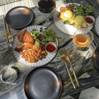 Amour Weho - Lobster rolls and eggs Benedict - French Near Me - West Hollywood, California