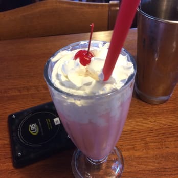Fuddruckers - Strawberry shake was to die for - American Near Me - Miami, Florida