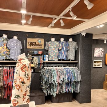 Reyn Spooner - Men's Aloha shirts section - Men's Clothing Near Me - Urban Honolulu, Hawaii Reyn Spooner - Men's Aloha shirts section - Men's Clothing Near Me - Urban Honolulu, Hawaii