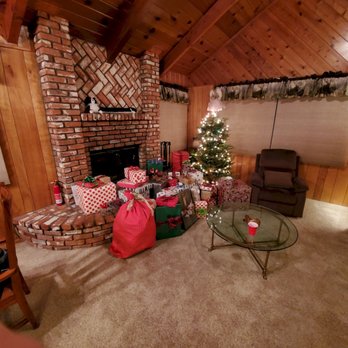 Big Bear Vacations - Christmas morning, smaller living room. - Vacation Rentals Near Me - Big Bear Lake, California Big Bear Vacations - Christmas morning, smaller living room. - Vacation Rentals Near Me - Big Bear Lake, California