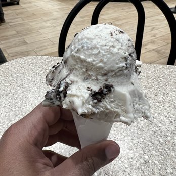 Graeter's Ice Cream - Cookies and Cream - Candy Stores Near Me - Cincinnati, Ohio Graeter's Ice Cream - Cookies and Cream - Candy Stores Near Me - Cincinnati, Ohio