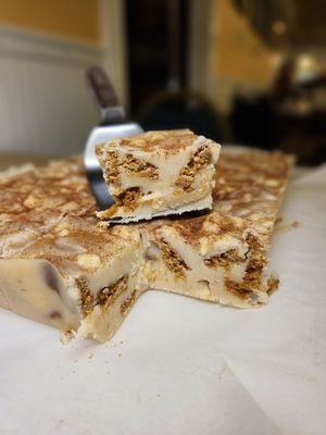 Lynn's Table by null