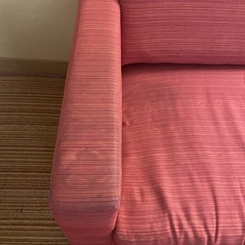 Courtyard by Marriott Texarkana - Stained and dirty furniture - Hotels Near Me - Texarkana, Texas