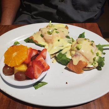 Hollywood Beach Cafe - Smoked salmon Benedict - Breakfast & Brunch Near Me - Oxnard, California