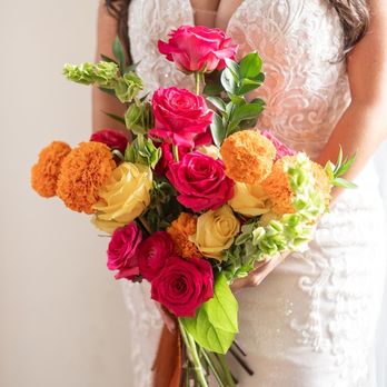 T-Quets - Close up of Bridal Boquet - Floral Designers Near Me