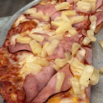 Toppers Pizza Place - Hawaiian pizza - Pizza Near Me - Ventura, California Toppers Pizza Place - Hawaiian pizza - Pizza Near Me - Ventura, California