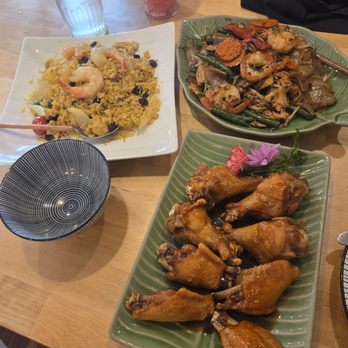 Time For Thai - Pineapple fried rice chicken wings and drunken noodles - Thai Near Me - Norton, Massachusetts Time For Thai - Pineapple fried rice chicken wings and drunken noodles - Thai Near Me - Norton, Massachusetts