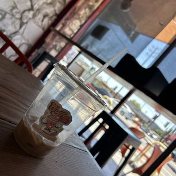 Cafe Aficionado - Ice Vanilla Latte - Coffee & Tea Near Me - Los Angeles, California