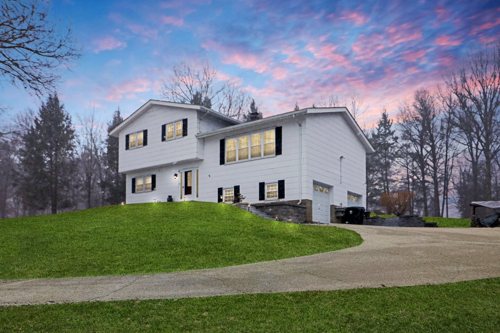 CHRISTINA WILGER RE/MAX BENCHMARK Contact Agent 367 Temple Hill