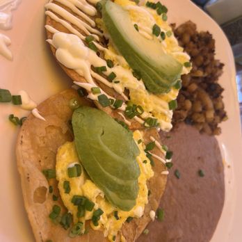 Maracas - Huevos rancheros - Mexican Near Me - Palm Springs, California Maracas - Huevos rancheros - Mexican Near Me - Palm Springs, California