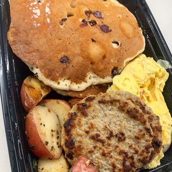 Millie's Cafe - Pasadena - The Usual with Chocolate Chip Pancake - Breakfast & Brunch Near Me - Pasadena, California