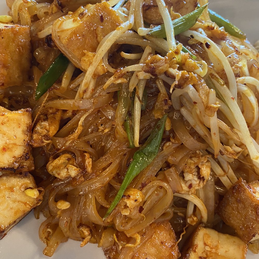Eggplants Thai Cuisine - Pad Thai with tofu - Thai Near Me - Temecula, California Eggplants Thai Cuisine - Pad Thai with tofu - Thai Near Me - Temecula, California