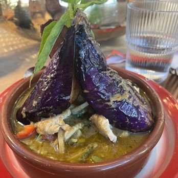 Farmhouse Kitchen Thai Cuisine - Green curry with chicken and the prettiest purple eggplant. - Thai Near Me - Berkeley, California