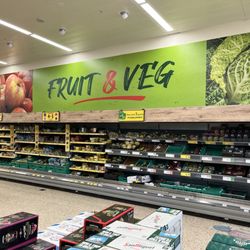 Morrisons - Lights out over fruit and vegetables, I reported this over a year ago!