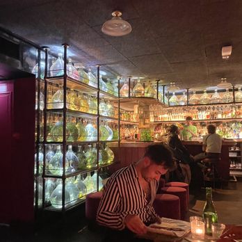 Pink Mamma - Downstairs speakeasy type bar/waiting area - Steakhouses Near Me - Paris, 75 Pink Mamma - Downstairs speakeasy type bar/waiting area - Steakhouses Near Me - Paris, 75