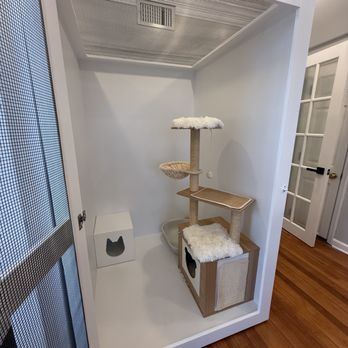 Purr Luxe Cat Resort - Townhouse suite - Pet Groomers Near Me - Saint Charles, Missouri Purr Luxe Cat Resort - Townhouse suite - Pet Groomers Near Me - Saint Charles, Missouri
