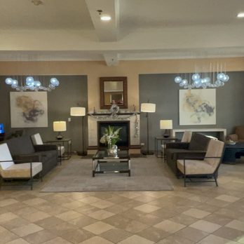 DoubleTree by Hilton Olympia Downtown Capitol District - Lobby - Hotels Near Me - Olympia, Washington