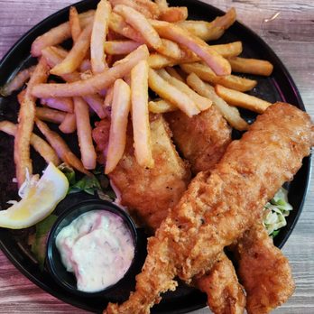 Siesta Key Oyster Bar - Fish n Chips with tartar sauce - Seafood Near Me - Sarasota, Florida