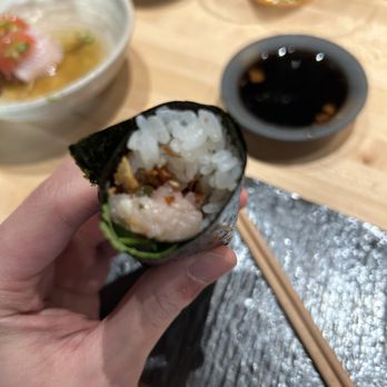 Handies Douzo - Hamachi Hand Roll - Sushi Bars Near Me - Houston, Texas