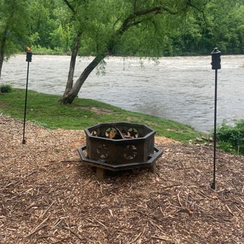 USA Raft Nolichucky River - Fire pit and river - Rafting/Kayaking Near Me - Erwin, Tennessee USA Raft Nolichucky River - Fire pit and river - Rafting/Kayaking Near Me - Erwin, Tennessee