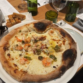 Sixty Vines - Shrimp and bacon pizza - New American Near Me - The Woodlands, Texas Sixty Vines - Shrimp and bacon pizza - New American Near Me - The Woodlands, Texas