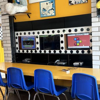 Restaurant Patachou - Retro video games area - Breakfast & Brunch Near Me - Trois-Rivieres, Quebec Restaurant Patachou - Retro video games area - Breakfast & Brunch Near Me - Trois-Rivieres, Quebec