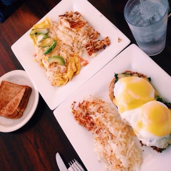 Nudy's Cafe - Seafood omelette & ahi tuna florentine - American Near Me - Wayne, Pennsylvania
