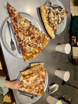 Lazy Moon Pizza by null