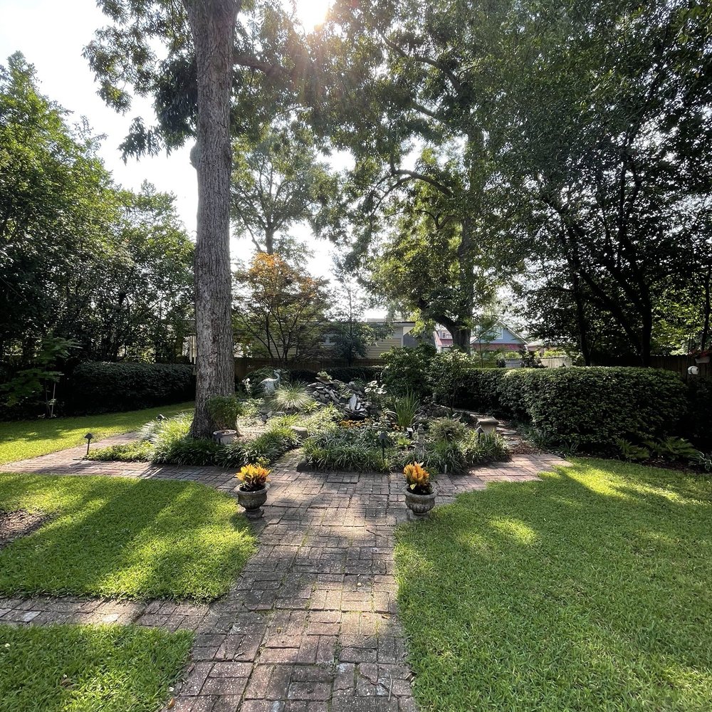 C.W. Worth House Bed and Breakfast - Beautiful garden in backyard - Bed & Breakfast Near Me - Wilmington, North Carolina