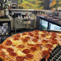 Killer Bee Pizza! Omg delicious. Perfect combo of sweet salty and savory. Killer Bee Pizza! Omg delicious. Perfect combo of sweet salty and savory.