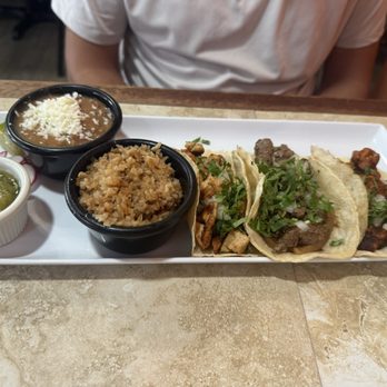 Chinelos Taqueria - Tacos (pollo, carne asada, al pastor) and side of rice and beans - Mexican Near Me - Kenneth City, Florida