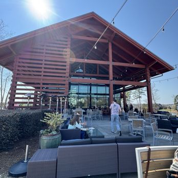 Farmhouse Cafe - Outside seating patio area - Breakfast & Brunch Near Me - Wendell, North Carolina