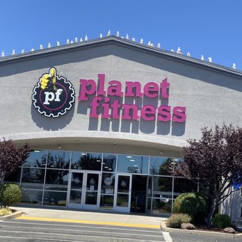 Planet Fitness - Row of birds along the roof of planet fitness! - Gyms Near Me - Richmond, California Planet Fitness - Row of birds along the roof of planet fitness! - Gyms Near Me - Richmond, California
