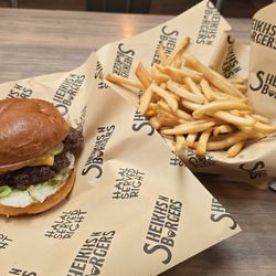 Sheikhs N Burgers - Cheeseburger and fries