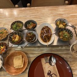 Aneka Rasa - Vegetarian sampler menu