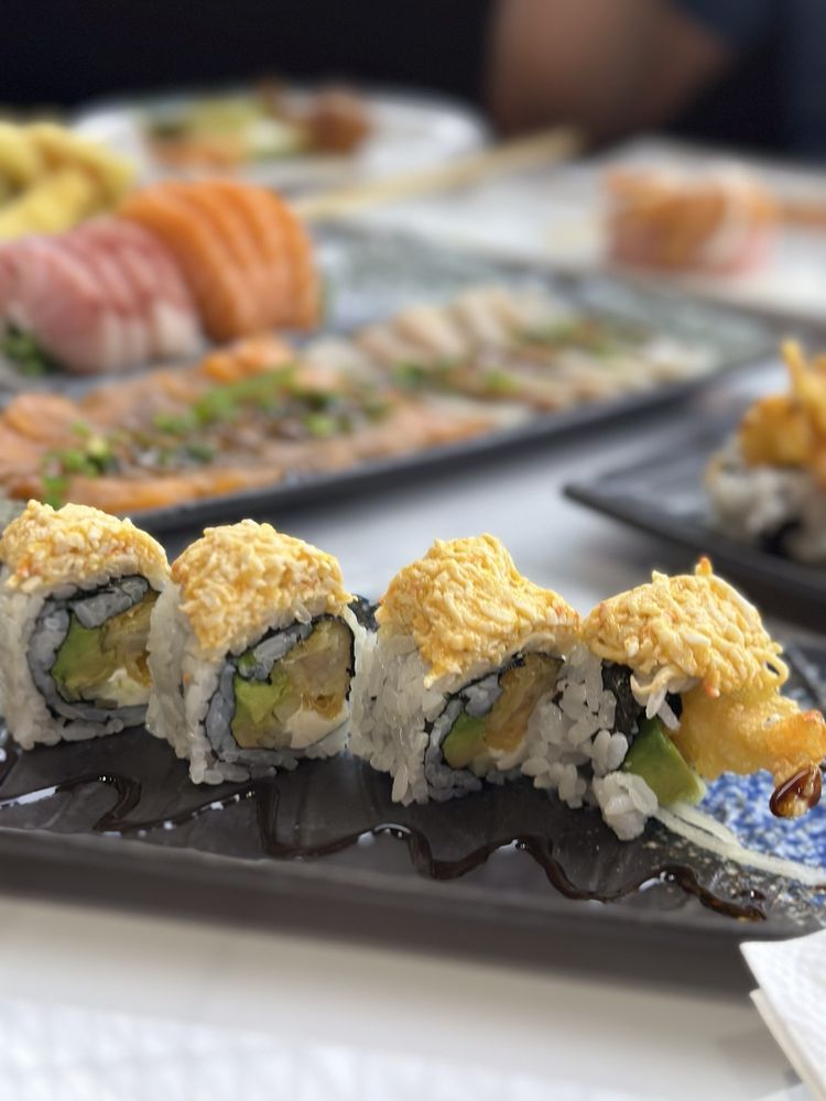 Pakusan Sushi & Grill