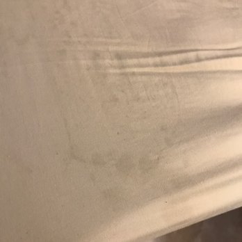 Kaanapali Alii - Nasty bed sheets - Hotels Near Me - Lahaina, Hawaii